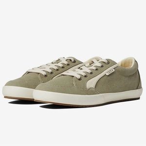 Taos Shooting Star Laced Sneakers in Sage and Beige Womens Size 8.5 NWT